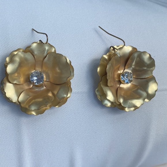 Gold flower earrings - Picture 6 of 6